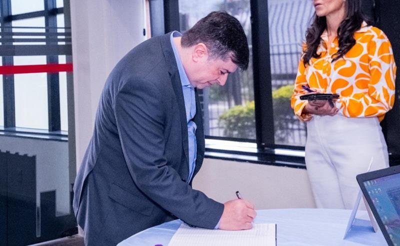 Primeiro Encontro de Crônicas do Gelo, em agenda alusiva à Antártica e ao Dia Internacional da Conscientização sobre as Mudanças Climáticas, na subsede da NTC&Logística em São Paulo reforça compromisso da marca com a agenda ambiental