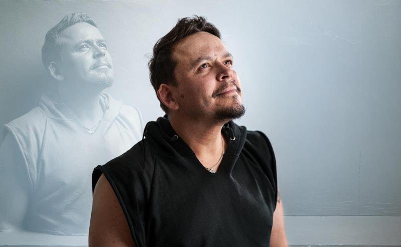 Dadai rompe o padrão do mercado musical com videoclipe cinematográfico gravado fora do Brasil