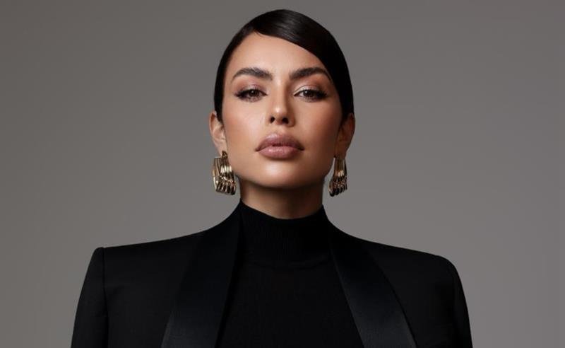 Quem é Giovanna Veríssimo, modelo que construiu carreira de mais de 20 anos na moda